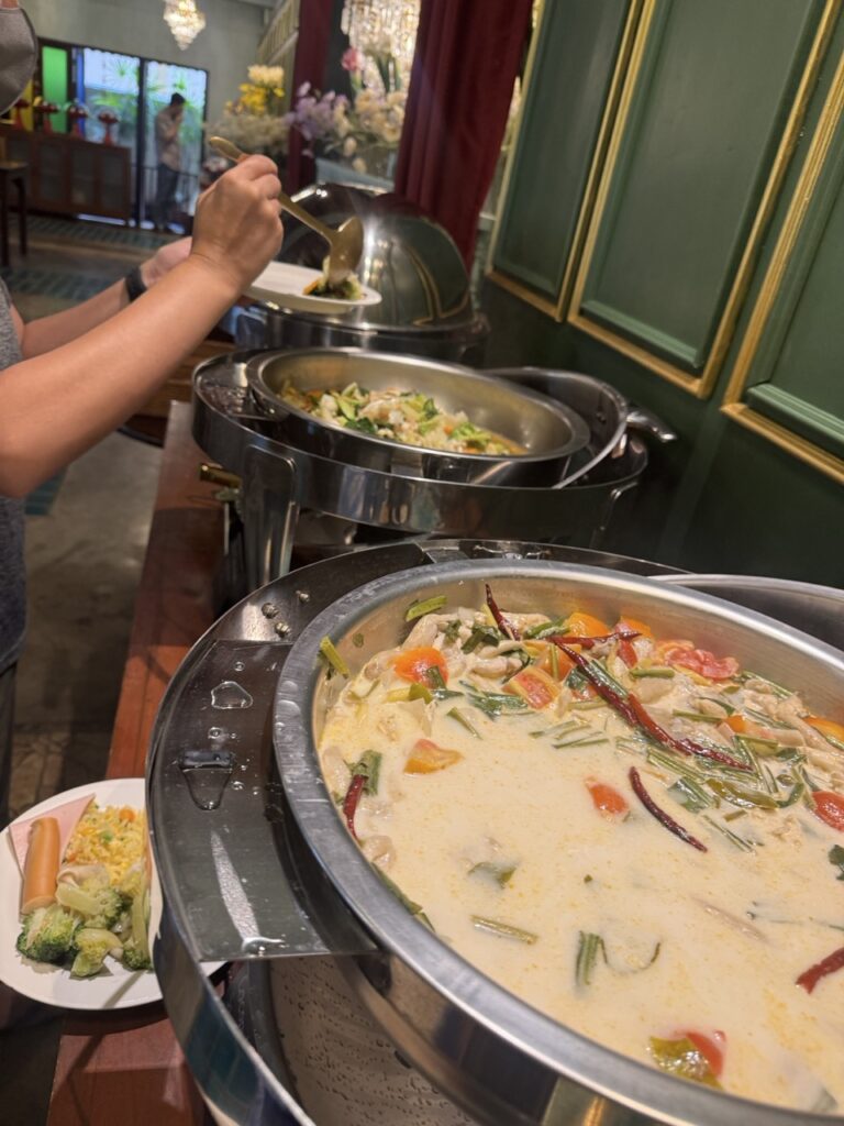 Thai Thai Sukhothai Resort 日替わりカレー